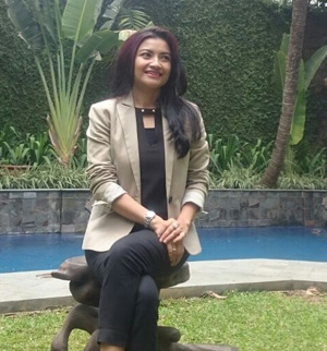 Tina Talisa Ungkap Perbedaan Debat Kandidat di Indonesia dan Amerika